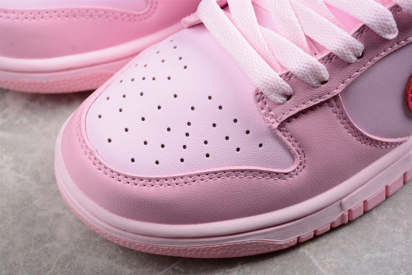 Jordan Pink Dunks