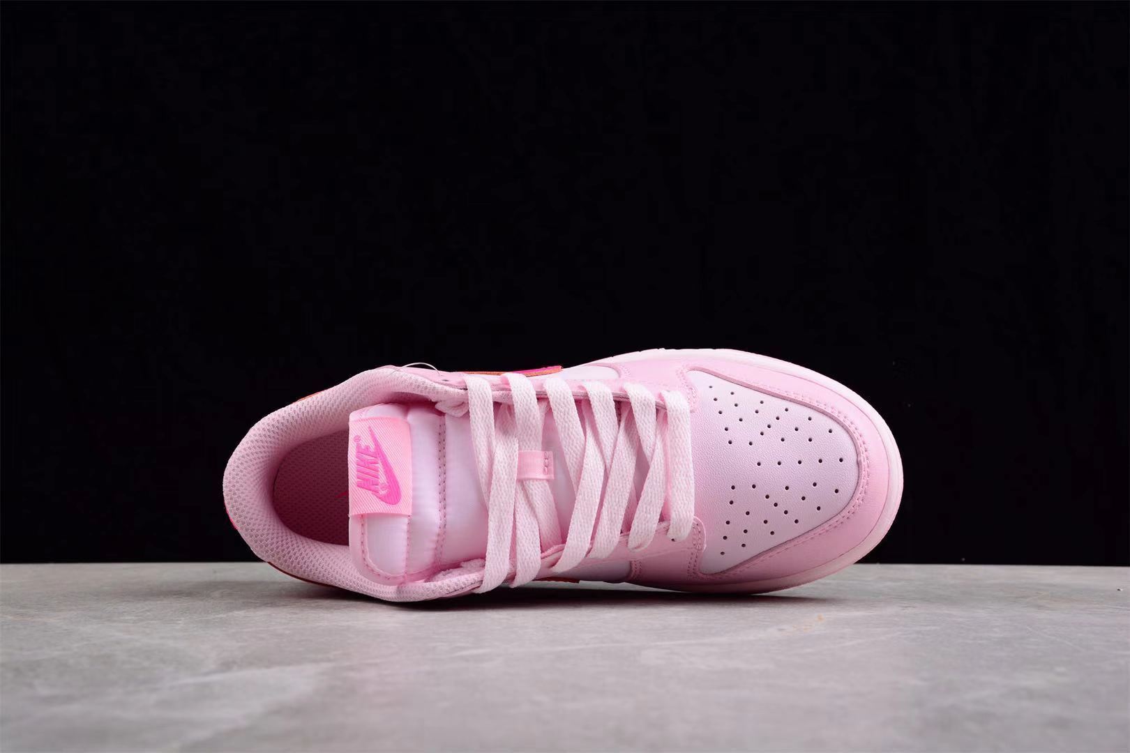 Jordan Pink Dunks